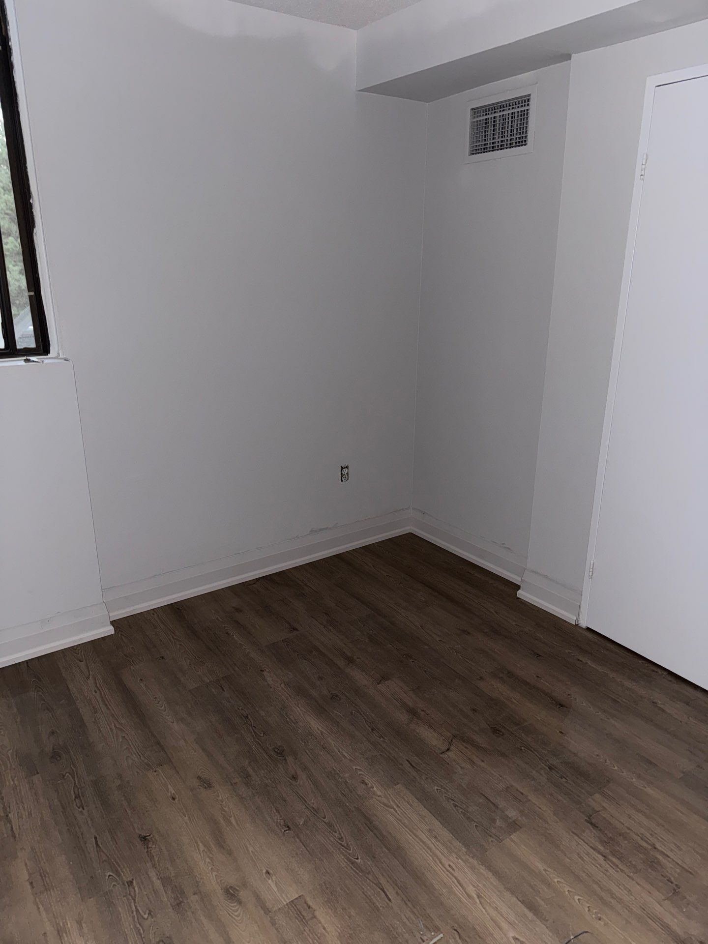 SmartDrop 7 Cashmere vinyl plank flooring room detail after installation